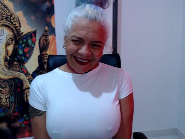 Live sex webcam photo for FreyaDevil #272373790