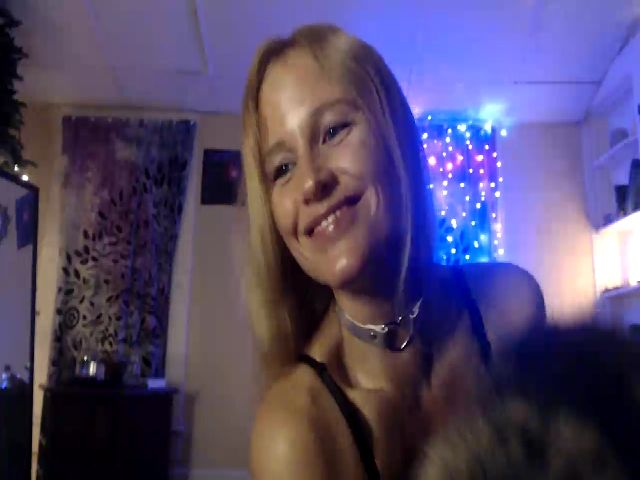 Live sex webcam photo for FreyjaNicole #272938600