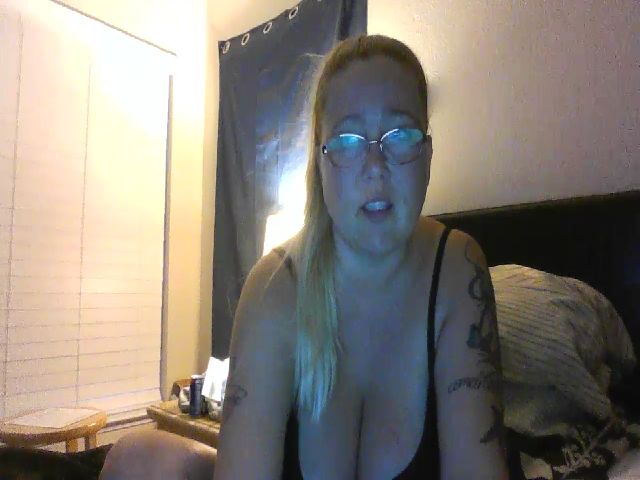 Live sex webcam photo for Frostymomma #273650588