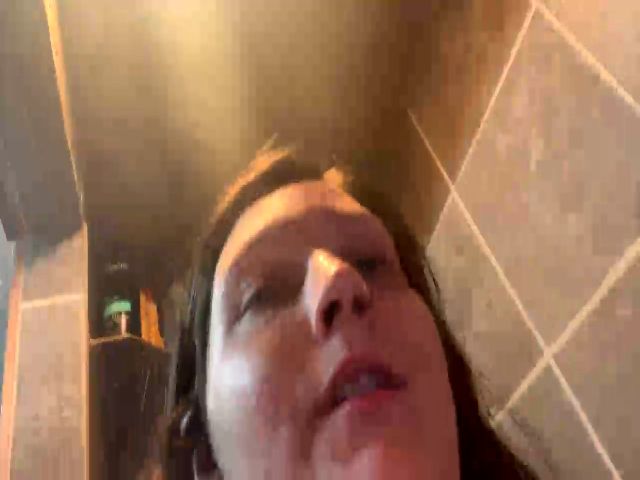 Live sex webcam photo for Fuzypeach #273482935