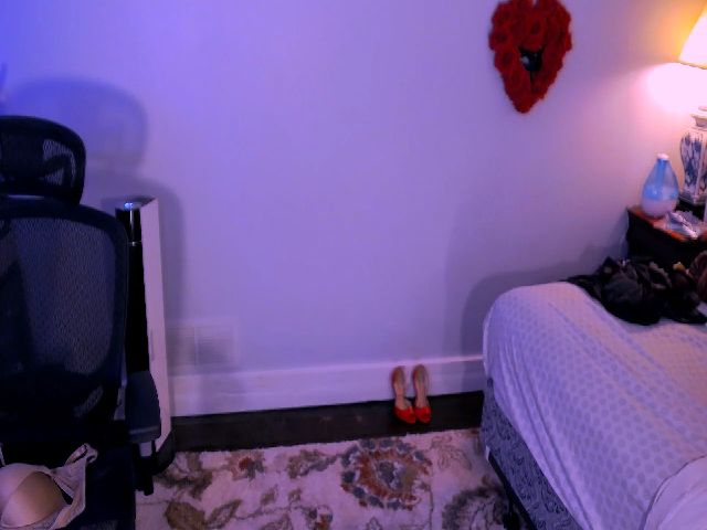 Live sex webcam photo for GREAT_LEGS #272405064