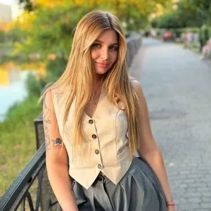 Live sex webcam photo for GabbyQueenn #278239381