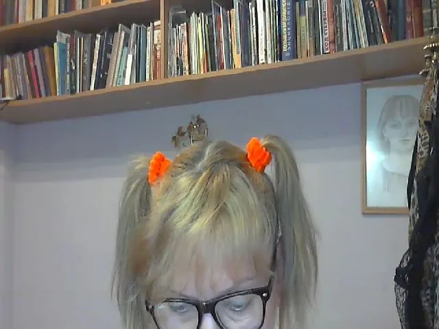 Live sex webcam photo for GabriellaHot1 #274078922