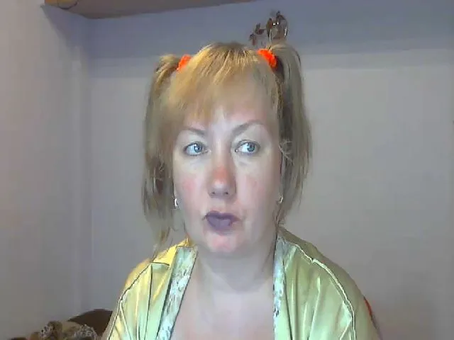 Live sex webcam photo for GabriellaHot1 #274087410