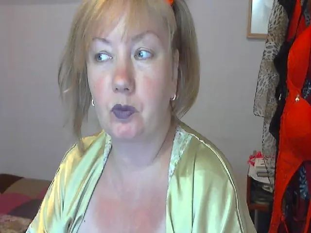 Live sex webcam photo for GabriellaHot1 #274095729