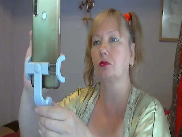 Live sex webcam photo for GabriellaHot1 #274156577