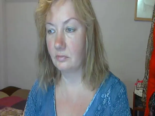 Live sex webcam photo for GabriellaHot1 #274210776