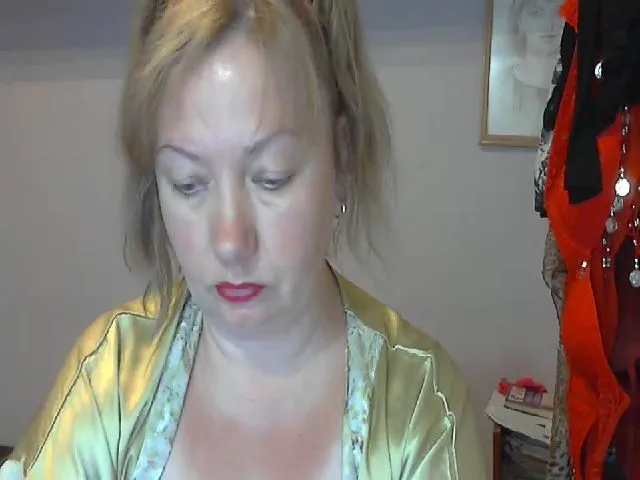 Live sex webcam photo for GabriellaHot1 #274383660