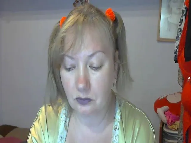 Live sex webcam photo for GabriellaHot1 #274392757