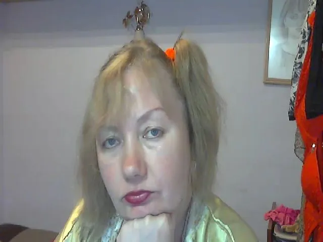 Live sex webcam photo for GabriellaHot1 #274403024