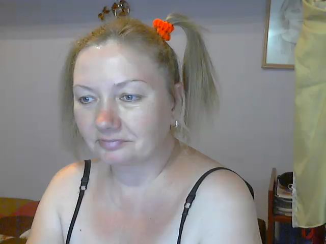 Live sex webcam photo for GabriellaHot1 #274483720