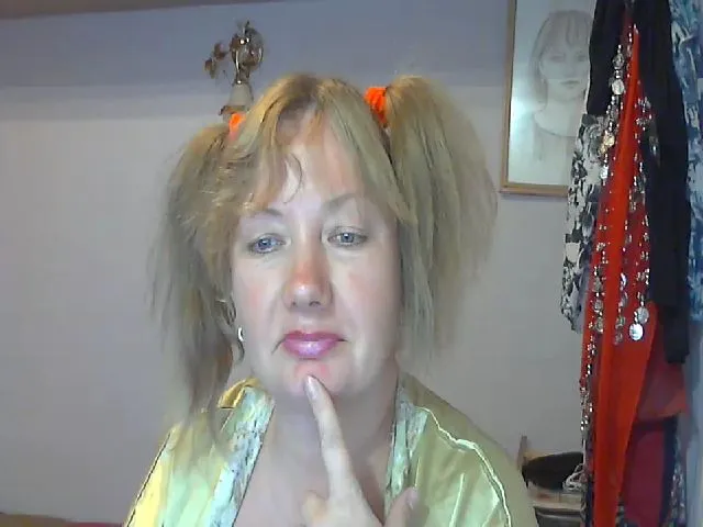 Live sex webcam photo for GabriellaHot1 #274505640