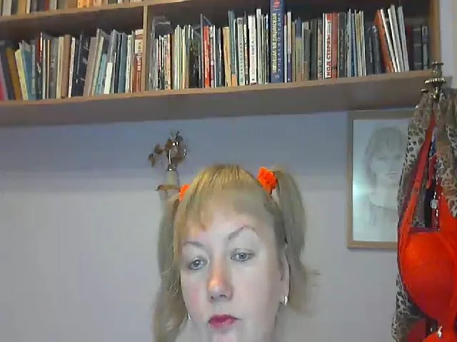 Live sex webcam photo for GabriellaHot1 #274646767