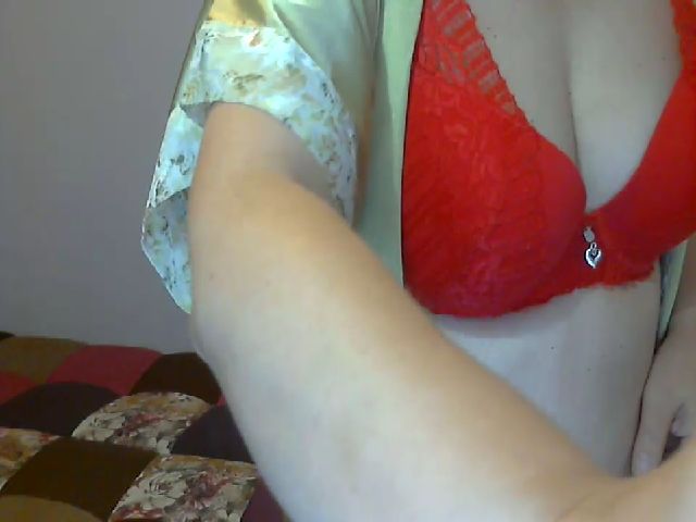 Live sex webcam photo for GabriellaHot1 #274945688