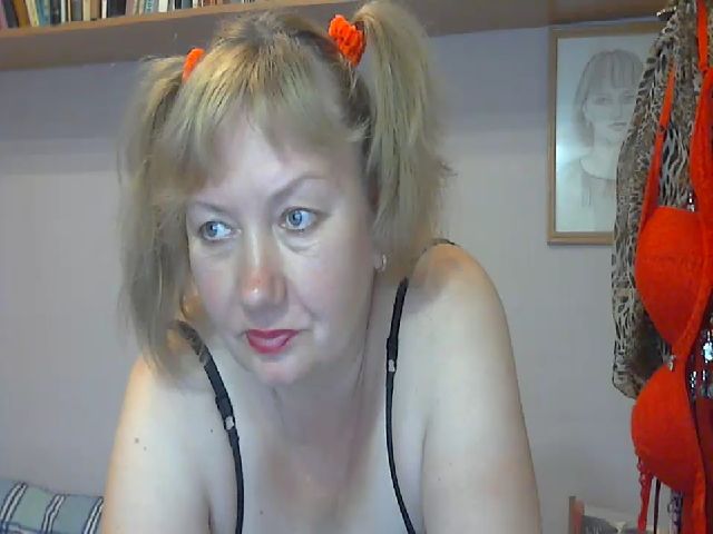 Live sex webcam photo for GabriellaHot1 #275104953