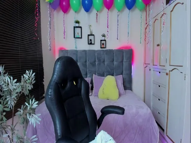 Live sex webcam photo for GabyDoll #273480702