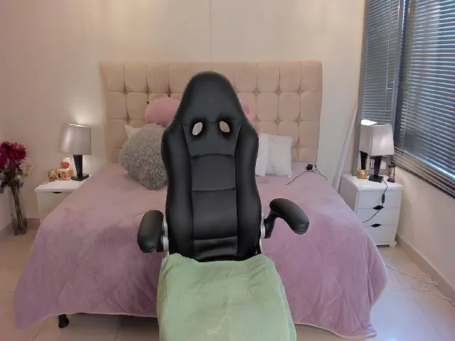 Live sex webcam photo for GabyDoll #274012706