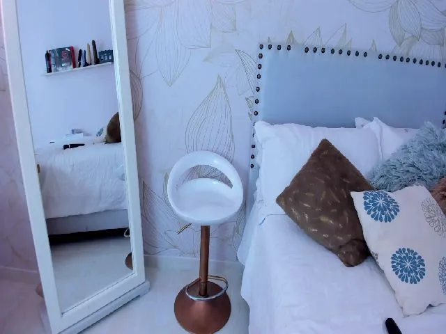 Live sex webcam photo for Gaby_T #271812783