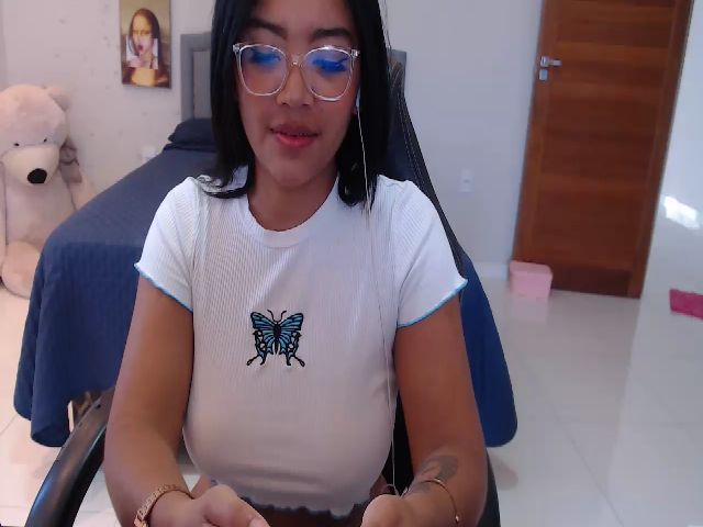 Live sex webcam photo for Gabyhotwifee #272284920