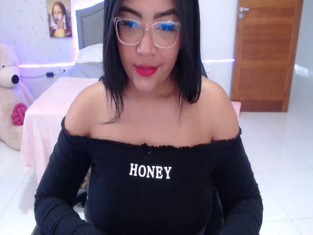 Live sex webcam photo for Gabyhotwifee #273108062