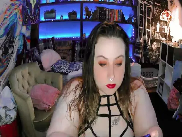 Live sex webcam photo for GamerrGoddess #273365196