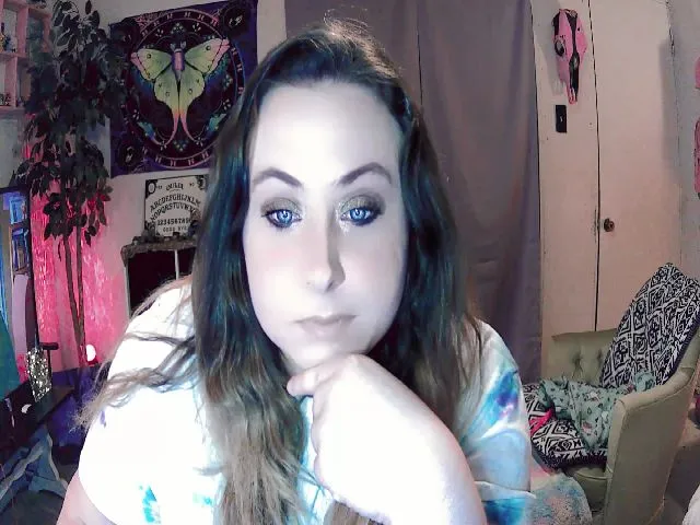 Live sex webcam photo for GamerrGoddess #273423255