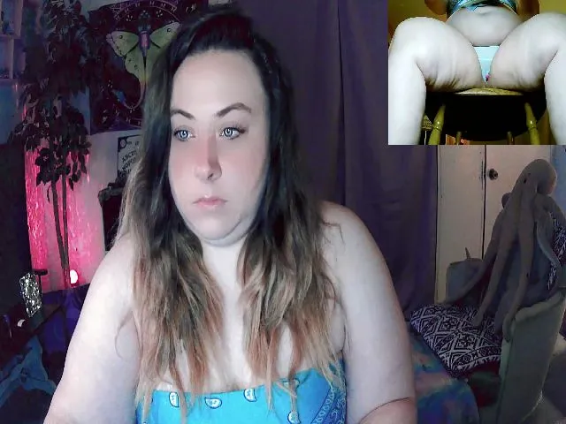 Live sex webcam photo for GamerrGoddess #273425969