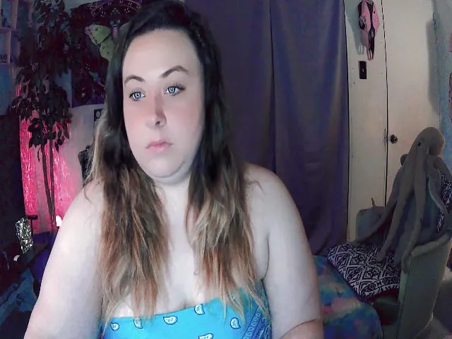 Live sex webcam photo for GamerrGoddess #273427011