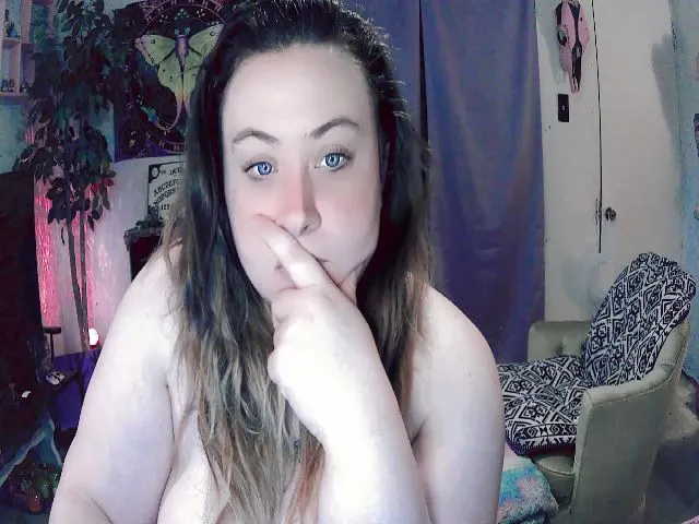 Live sex webcam photo for GamerrGoddess #273437591