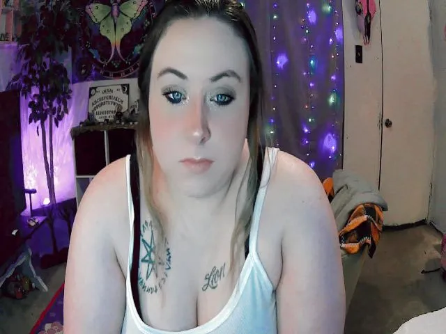 Live sex webcam photo for GamerrGoddess #273465501