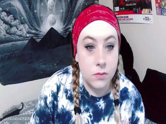 Live sex webcam photo for GamerrGoddess #273565036