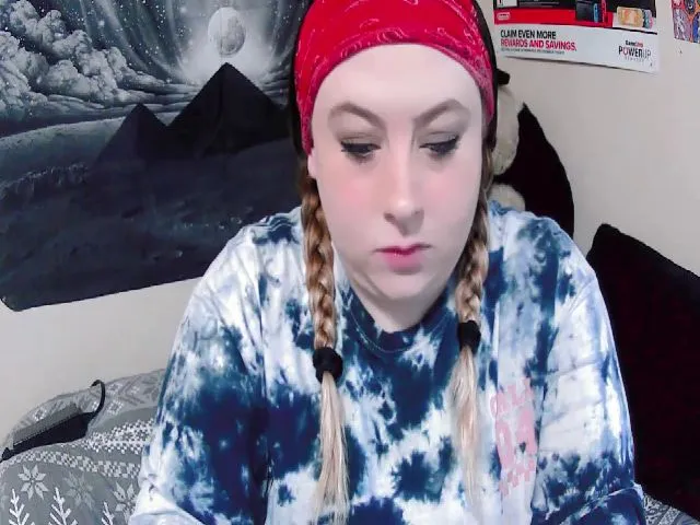 Live sex webcam photo for GamerrGoddess #273565108