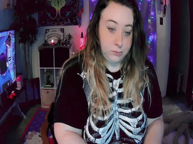 Live sex webcam photo for GamerrGoddess #273686046