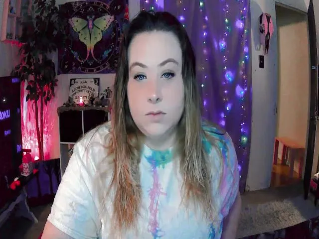 Live sex webcam photo for GamerrGoddess #273689388