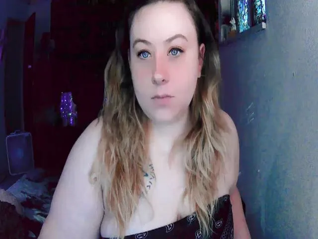 Live sex webcam photo for GamerrGoddess #273802701