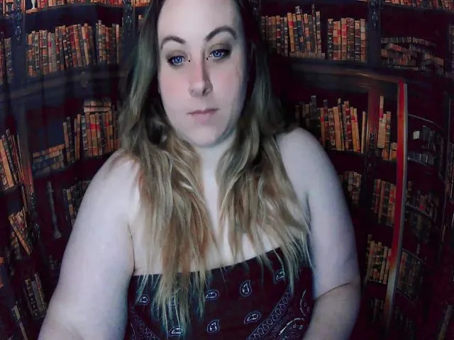 Live sex webcam photo for GamerrGoddess #273978155