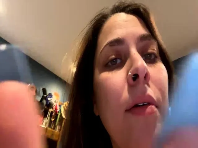 Live sex webcam photo for Gemmuh #272715076
