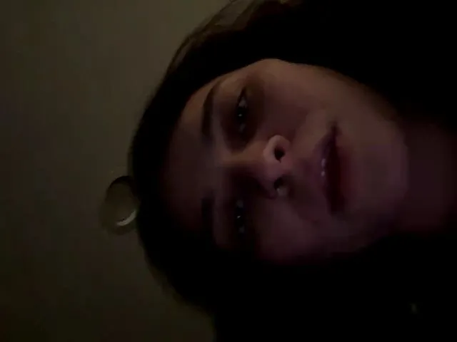 Live sex webcam photo for Gemmuh #272739478