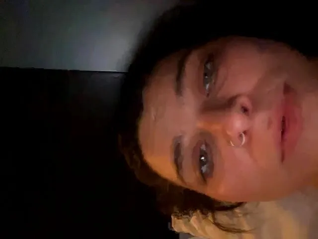 Live sex webcam photo for Gemmuh #273433488