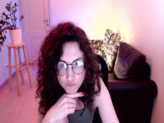 Live sex webcam photo for GentleLea #271915906