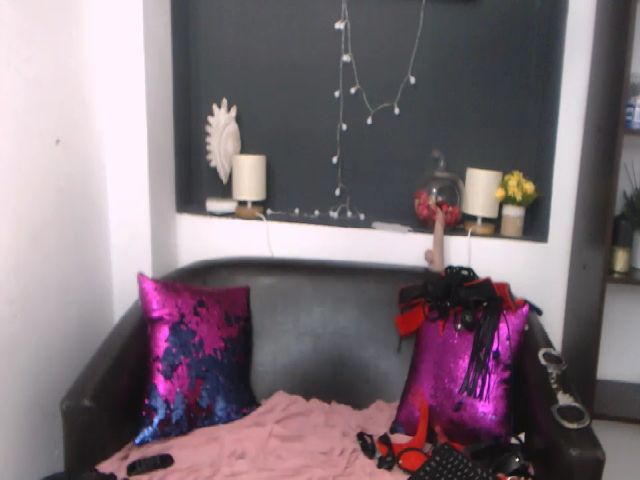 Live sex webcam photo for GeorgiaSiles #273955806