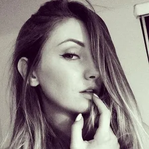 Live sex webcam photo for GiaPeach #291053868