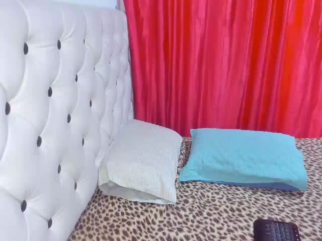 Live sex webcam photo for Gia_Zarella #272596844