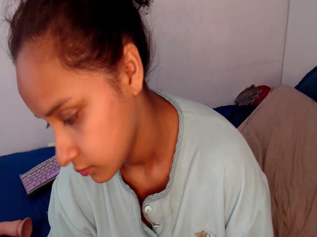 Live sex webcam photo for Giablue20 #273089047