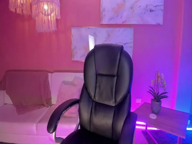 Live sex webcam photo for GiannaWatson1 #273286477