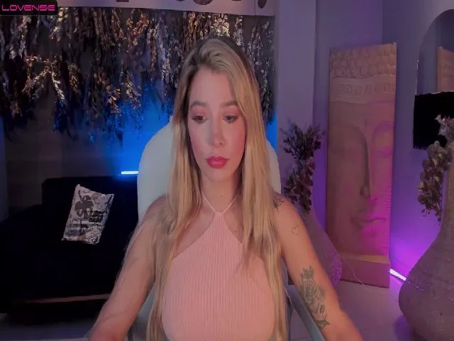 Live sex webcam photo for GiannaWatson1 #273957594