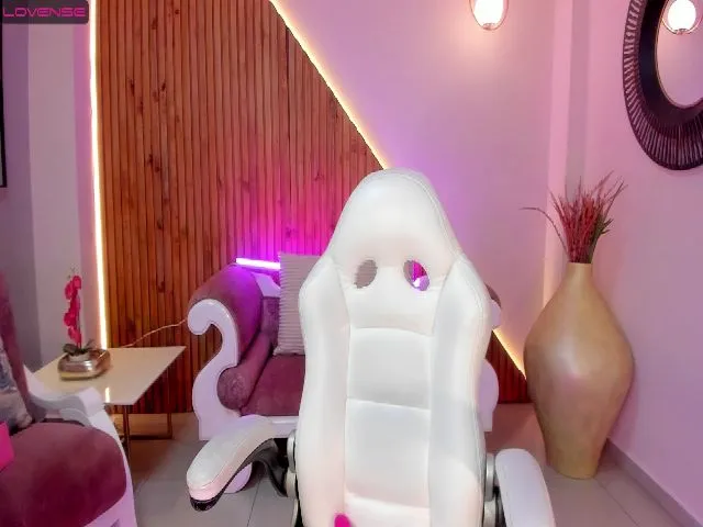 Live sex webcam photo for GiannaWatson1 #274488883