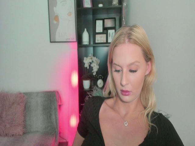 Live sex webcam photo for Gigi_Allens #273676480