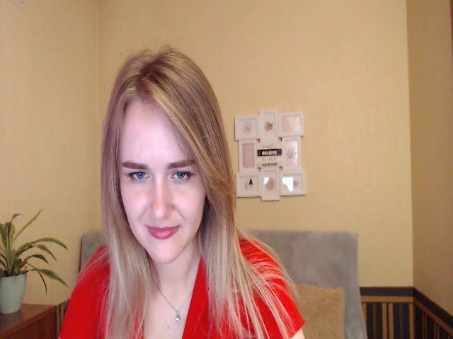 Live sex webcam photo for GimmeLovee #273730313