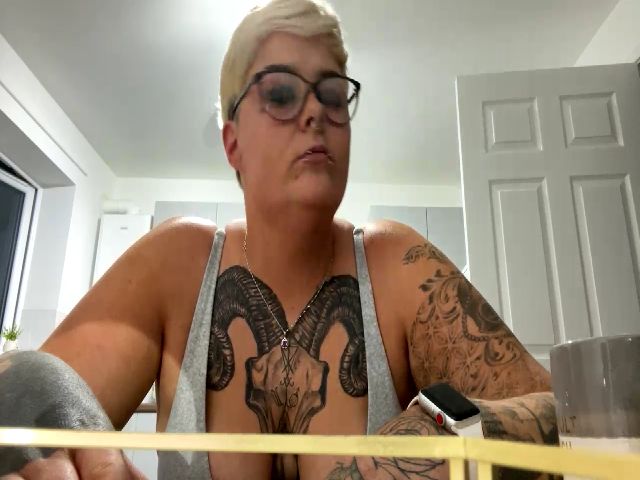 Live sex webcam photo for GinaSimms #274578976